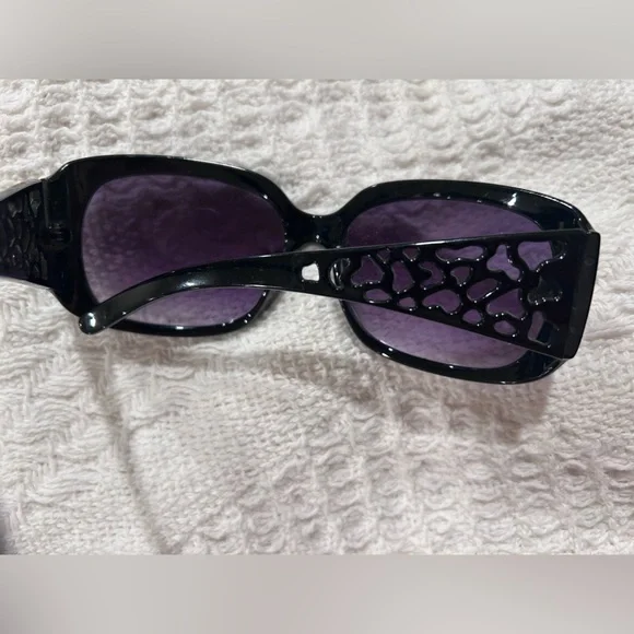 Foster Grant Black Sunglasses with Purple Tint - Picture 5 of 8